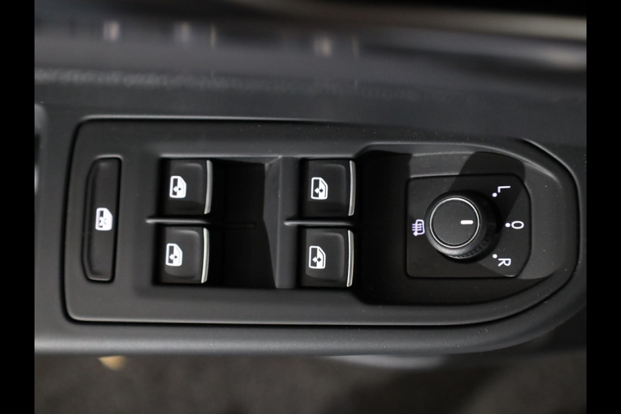 Volkswagen Golf 1.4 eHybrid Style 204 pk Automaat (DSG) | Navigatie | Parkeersensoren | Adaptieve cruise control | LED koplampen | Stoelverwarming |