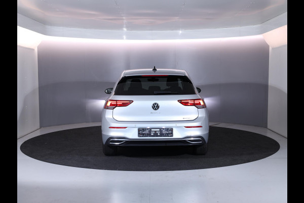 Volkswagen Golf 1.4 eHybrid Style 204 pk Automaat (DSG) | Navigatie | Parkeersensoren | Adaptieve cruise control | LED koplampen | Stoelverwarming |