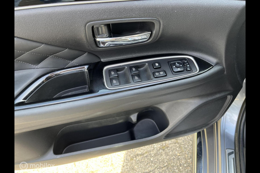 Mitsubishi Outlander 2.4 PHEV Instyle|trekaak|Carplay|leer