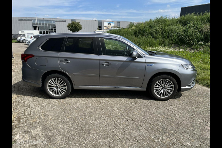 Mitsubishi Outlander 2.4 PHEV Instyle|trekaak|Carplay|leer