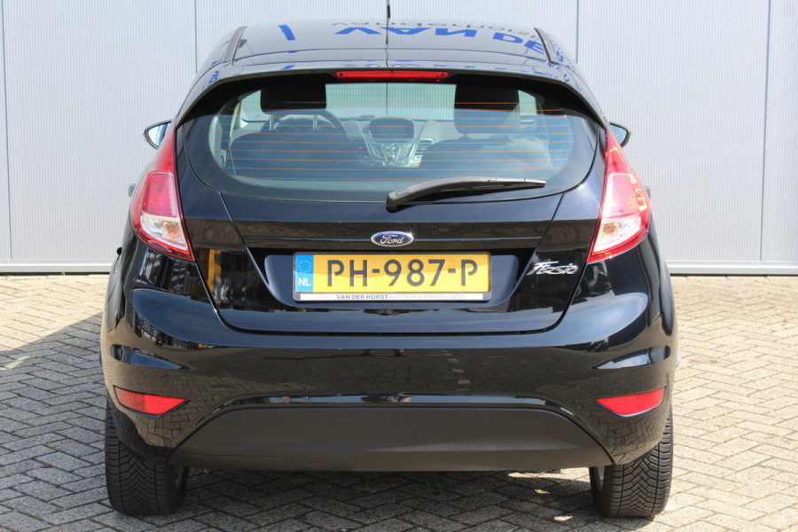 Ford Fiesta 1.0-65pk Style Essential. Correct nette en goed onderhouden Ford Fiesta met weinig km's, gereed voor nog jaren rijplezier ! Airco, 5drs, LM wielen, navigatie, telefoonvoorb., cruise control, metallic lak etc.