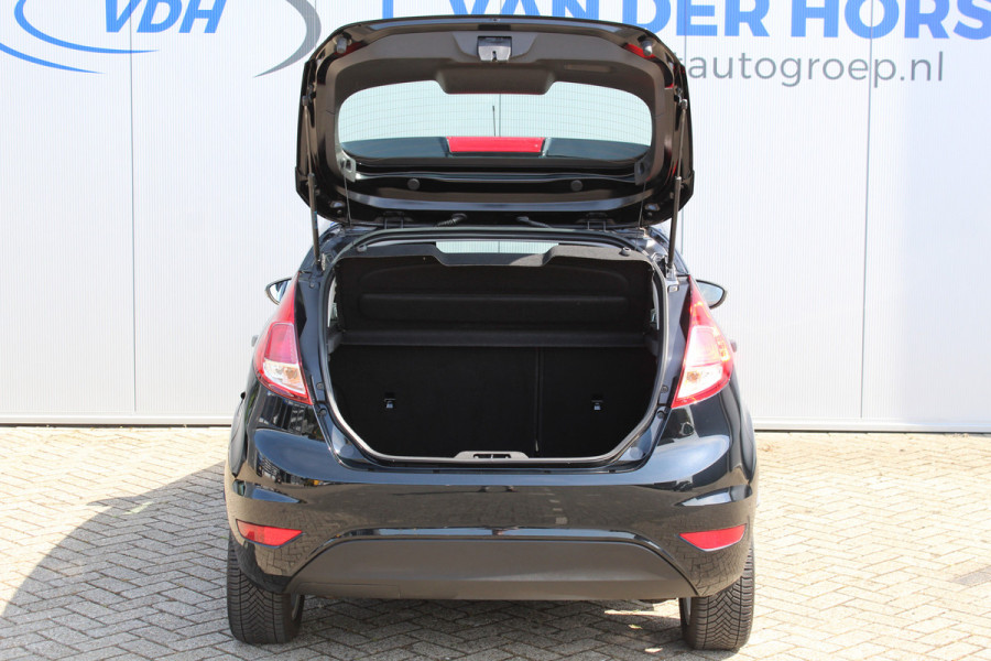 Ford Fiesta 1.0-65pk Style Essential. Correct nette en goed onderhouden Ford Fiesta met weinig km's, gereed voor nog jaren rijplezier ! Airco, 5drs, LM wielen, navigatie, telefoonvoorb., cruise control, metallic lak etc.