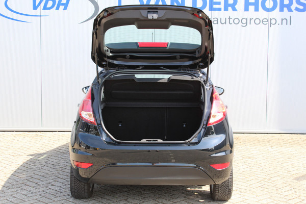 Ford Fiesta 1.0-65pk Style Essential. Correct nette en goed onderhouden Ford Fiesta met weinig km's, gereed voor nog jaren rijplezier ! Airco, 5drs, LM wielen, navigatie, telefoonvoorb., cruise control, metallic lak etc.