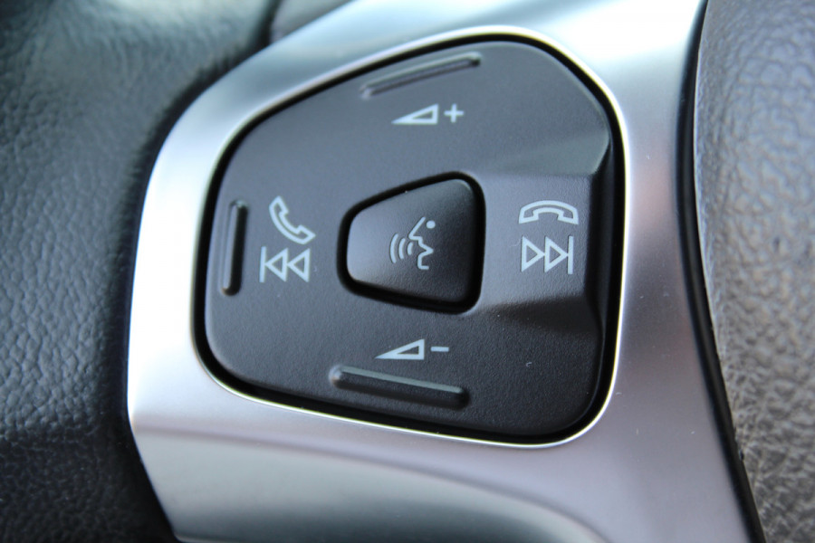 Ford Fiesta 1.0-65pk Style Essential. Correct nette en goed onderhouden Ford Fiesta met weinig km's, gereed voor nog jaren rijplezier ! Airco, 5drs, LM wielen, navigatie, telefoonvoorb., cruise control, metallic lak etc.