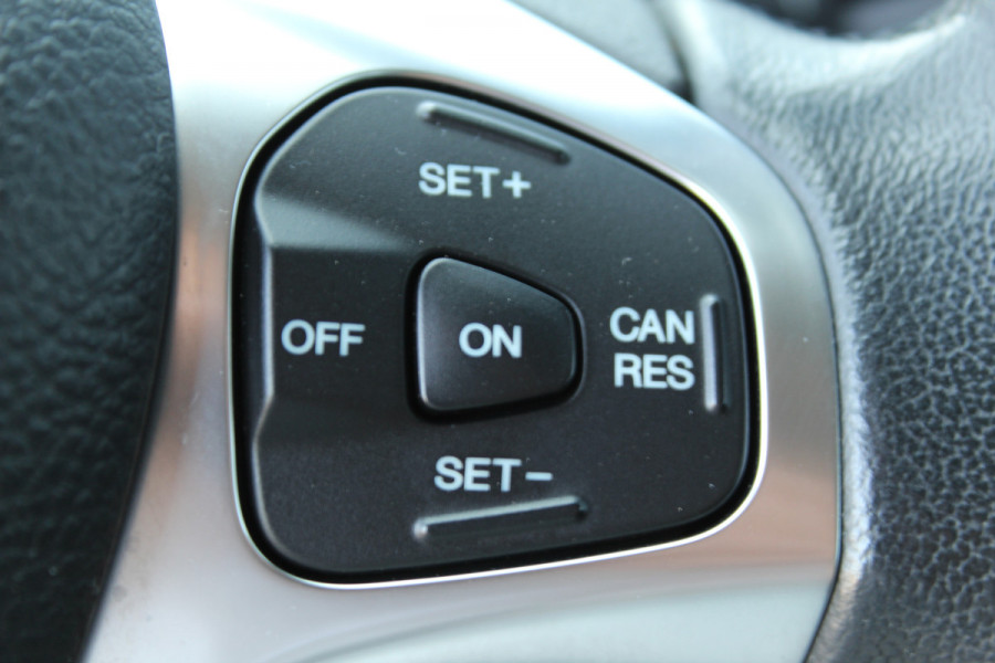 Ford Fiesta 1.0-65pk Style Essential. Correct nette en goed onderhouden Ford Fiesta met weinig km's, gereed voor nog jaren rijplezier ! Airco, 5drs, LM wielen, navigatie, telefoonvoorb., cruise control, metallic lak etc.