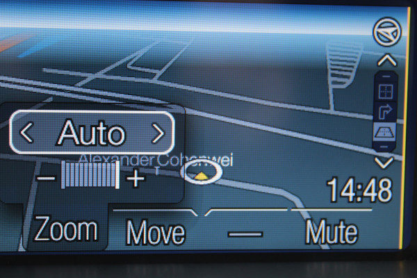 Ford Fiesta 1.0-65pk Style Essential. Correct nette en goed onderhouden Ford Fiesta met weinig km's, gereed voor nog jaren rijplezier ! Airco, 5drs, LM wielen, navigatie, telefoonvoorb., cruise control, metallic lak etc.