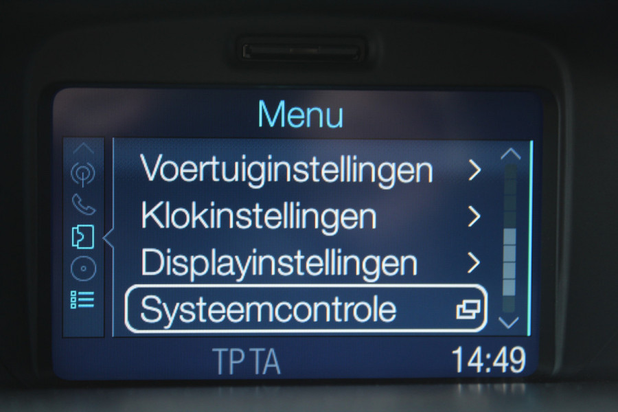 Ford Fiesta 1.0-65pk Style Essential. Correct nette en goed onderhouden Ford Fiesta met weinig km's, gereed voor nog jaren rijplezier ! Airco, 5drs, LM wielen, navigatie, telefoonvoorb., cruise control, metallic lak etc.