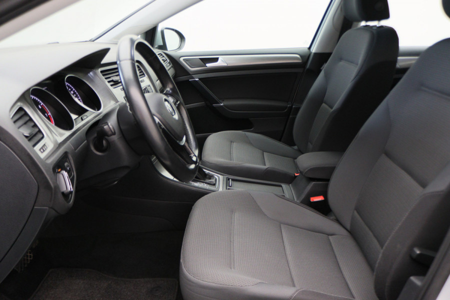 Volkswagen GOLF Variant 1.0 TSI DSG Comfortline Climate, Cruise, Navigatie, Bluetooth, Apple Carplay, PDC, DAB, 16''
