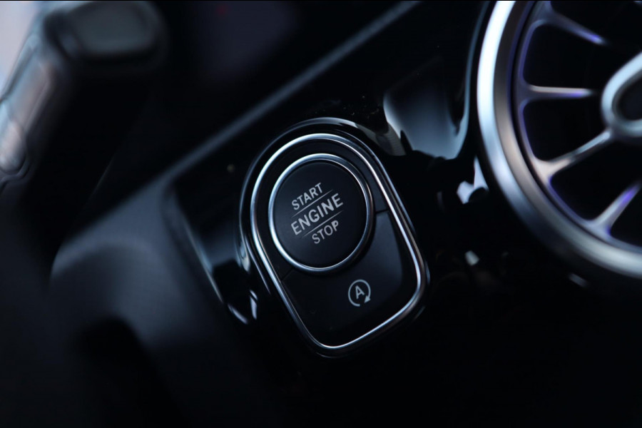 Mercedes-Benz A-Klasse A 220 AMG Line / 2X MEMORY / KEYLESS / CAMERA / CARPLAY