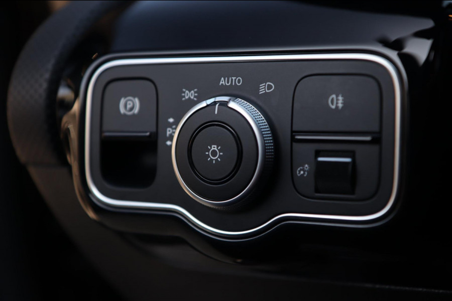 Mercedes-Benz A-Klasse A 220 AMG Line / 2X MEMORY / KEYLESS / CAMERA / CARPLAY