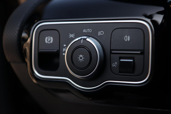 Mercedes-Benz A-Klasse A 220 AMG Line / 2X MEMORY / KEYLESS / CAMERA / CARPLAY