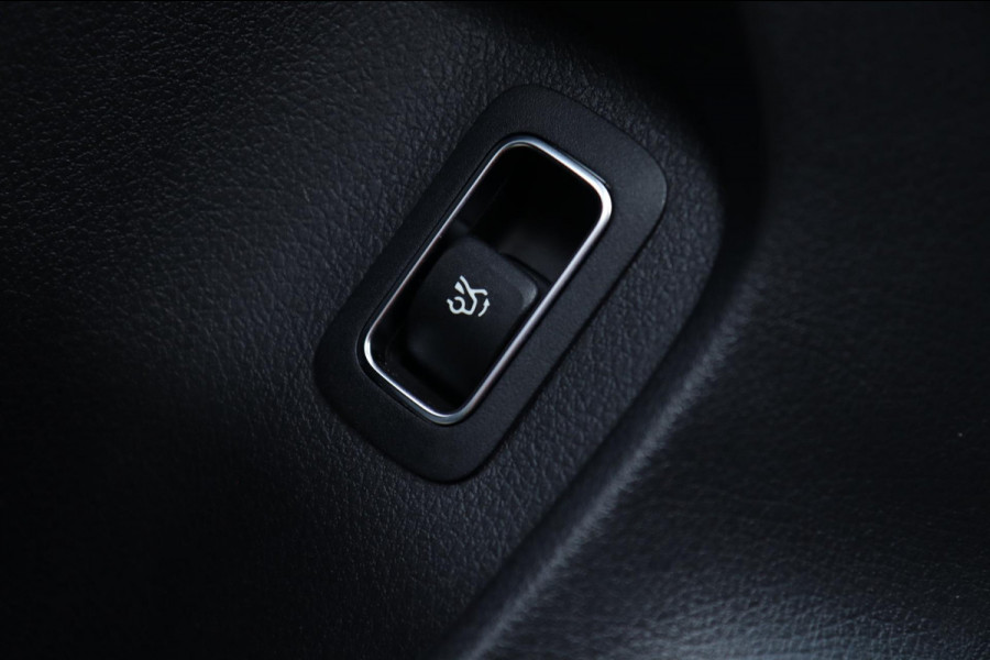 Mercedes-Benz A-Klasse A 220 AMG Line / 2X MEMORY / KEYLESS / CAMERA / CARPLAY