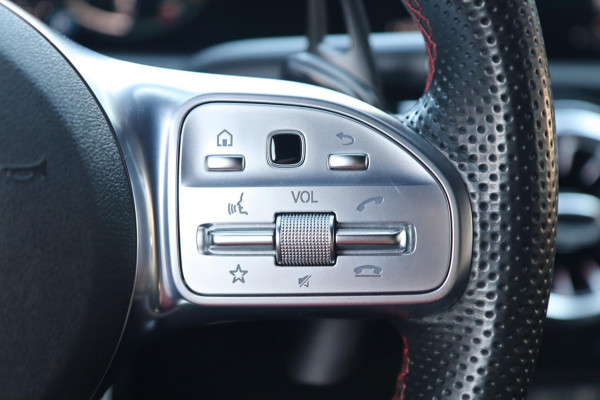 Mercedes-Benz A-Klasse A 220 AMG Line / 2X MEMORY / KEYLESS / CAMERA / CARPLAY