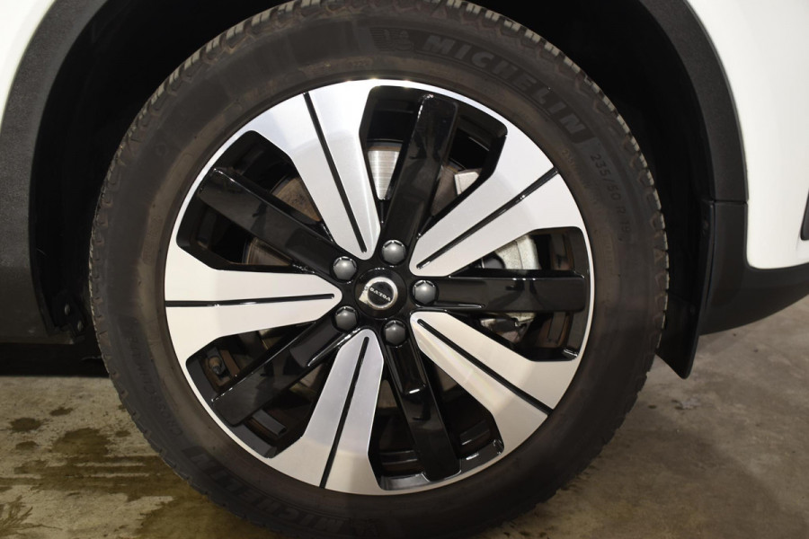 Volvo XC40 T5 262PK Automaat Recharge Ultimate Dark / Adaptieve Cruisecontrol / Elektr. schuifdak / Leer / Stoelverwarming / Stuurverwarming / Elektrische Stoelen / Trekhaak / Elektr. achterklep / Harman Kardon / 360 graden camera