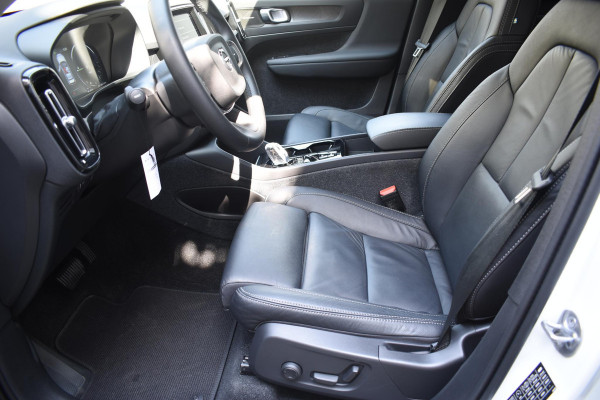 Volvo XC40 T5 262PK Automaat Recharge Ultimate Dark / Adaptieve Cruisecontrol / Elektr. schuifdak / Leer / Stoelverwarming / Stuurverwarming / Elektrische Stoelen / Trekhaak / Elektr. achterklep / Harman Kardon / 360 graden camera