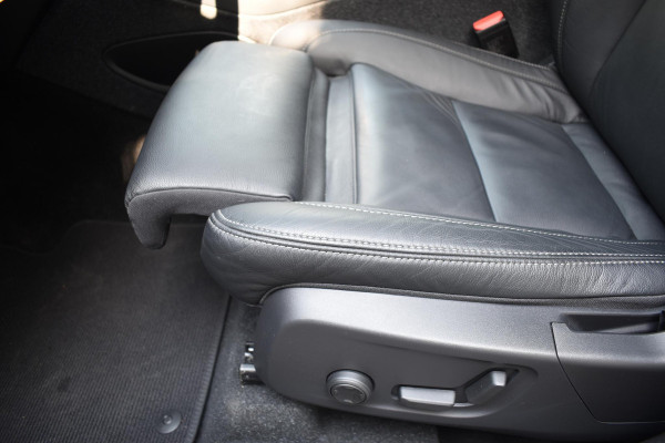 Volvo XC40 T5 262PK Automaat Recharge Ultimate Dark / Adaptieve Cruisecontrol / Elektr. schuifdak / Leer / Stoelverwarming / Stuurverwarming / Elektrische Stoelen / Trekhaak / Elektr. achterklep / Harman Kardon / 360 graden camera