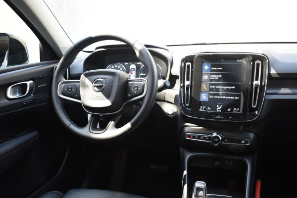 Volvo XC40 T5 262PK Automaat Recharge Ultimate Dark / Adaptieve Cruisecontrol / Elektr. schuifdak / Leer / Stoelverwarming / Stuurverwarming / Elektrische Stoelen / Trekhaak / Elektr. achterklep / Harman Kardon / 360 graden camera