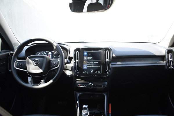 Volvo XC40 T5 262PK Automaat Recharge Ultimate Dark / Adaptieve Cruisecontrol / Elektr. schuifdak / Leer / Stoelverwarming / Stuurverwarming / Elektrische Stoelen / Trekhaak / Elektr. achterklep / Harman Kardon / 360 graden camera