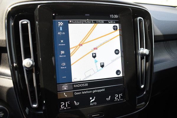Volvo XC40 T5 262PK Automaat Recharge Ultimate Dark / Adaptieve Cruisecontrol / Elektr. schuifdak / Leer / Stoelverwarming / Stuurverwarming / Elektrische Stoelen / Trekhaak / Elektr. achterklep / Harman Kardon / 360 graden camera