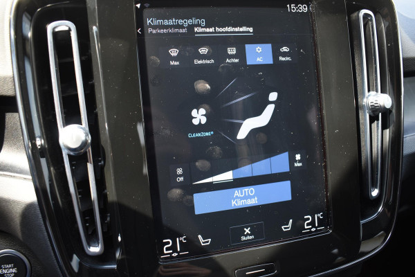Volvo XC40 T5 262PK Automaat Recharge Ultimate Dark / Adaptieve Cruisecontrol / Elektr. schuifdak / Leer / Stoelverwarming / Stuurverwarming / Elektrische Stoelen / Trekhaak / Elektr. achterklep / Harman Kardon / 360 graden camera