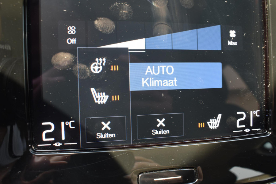 Volvo XC40 T5 262PK Automaat Recharge Ultimate Dark / Adaptieve Cruisecontrol / Elektr. schuifdak / Leer / Stoelverwarming / Stuurverwarming / Elektrische Stoelen / Trekhaak / Elektr. achterklep / Harman Kardon / 360 graden camera