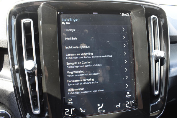 Volvo XC40 T5 262PK Automaat Recharge Ultimate Dark / Adaptieve Cruisecontrol / Elektr. schuifdak / Leer / Stoelverwarming / Stuurverwarming / Elektrische Stoelen / Trekhaak / Elektr. achterklep / Harman Kardon / 360 graden camera