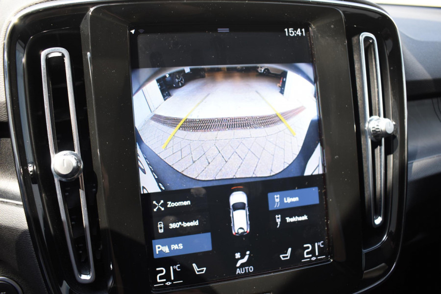 Volvo XC40 T5 262PK Automaat Recharge Ultimate Dark / Adaptieve Cruisecontrol / Elektr. schuifdak / Leer / Stoelverwarming / Stuurverwarming / Elektrische Stoelen / Trekhaak / Elektr. achterklep / Harman Kardon / 360 graden camera