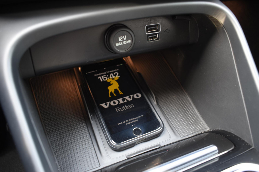 Volvo XC40 T5 262PK Automaat Recharge Ultimate Dark / Adaptieve Cruisecontrol / Elektr. schuifdak / Leer / Stoelverwarming / Stuurverwarming / Elektrische Stoelen / Trekhaak / Elektr. achterklep / Harman Kardon / 360 graden camera