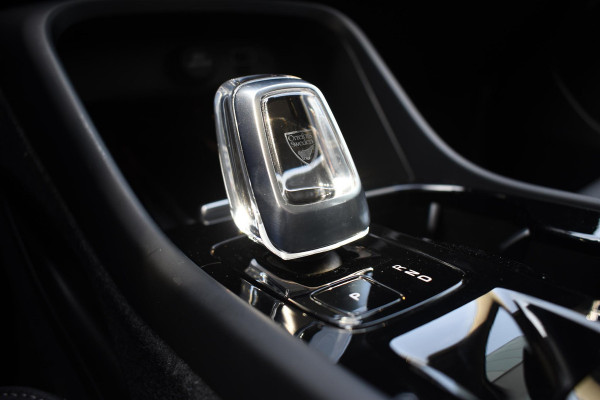 Volvo XC40 T5 262PK Automaat Recharge Ultimate Dark / Adaptieve Cruisecontrol / Elektr. schuifdak / Leer / Stoelverwarming / Stuurverwarming / Elektrische Stoelen / Trekhaak / Elektr. achterklep / Harman Kardon / 360 graden camera