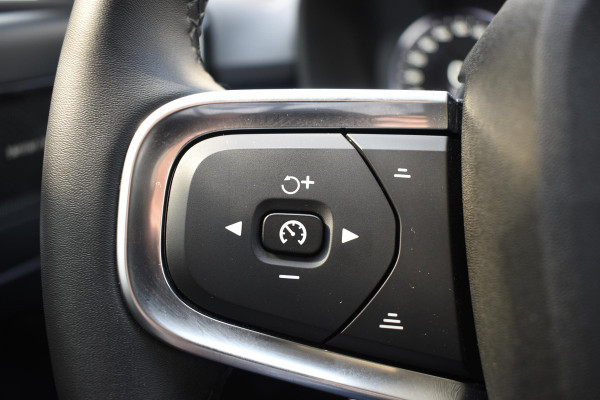 Volvo XC40 T5 262PK Automaat Recharge Ultimate Dark / Adaptieve Cruisecontrol / Elektr. schuifdak / Leer / Stoelverwarming / Stuurverwarming / Elektrische Stoelen / Trekhaak / Elektr. achterklep / Harman Kardon / 360 graden camera