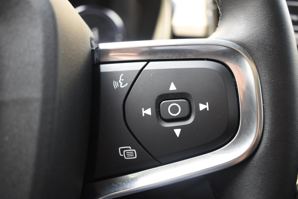 Volvo XC40 T5 262PK Automaat Recharge Ultimate Dark / Adaptieve Cruisecontrol / Elektr. schuifdak / Leer / Stoelverwarming / Stuurverwarming / Elektrische Stoelen / Trekhaak / Elektr. achterklep / Harman Kardon / 360 graden camera