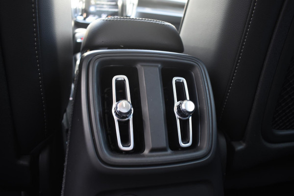 Volvo XC40 T5 262PK Automaat Recharge Ultimate Dark / Adaptieve Cruisecontrol / Elektr. schuifdak / Leer / Stoelverwarming / Stuurverwarming / Elektrische Stoelen / Trekhaak / Elektr. achterklep / Harman Kardon / 360 graden camera