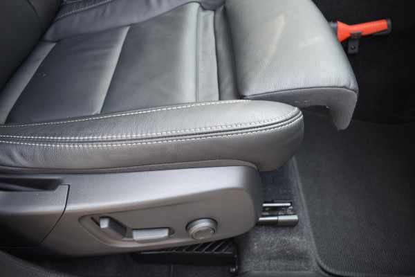 Volvo XC40 T5 262PK Automaat Recharge Ultimate Dark / Adaptieve Cruisecontrol / Elektr. schuifdak / Leer / Stoelverwarming / Stuurverwarming / Elektrische Stoelen / Trekhaak / Elektr. achterklep / Harman Kardon / 360 graden camera