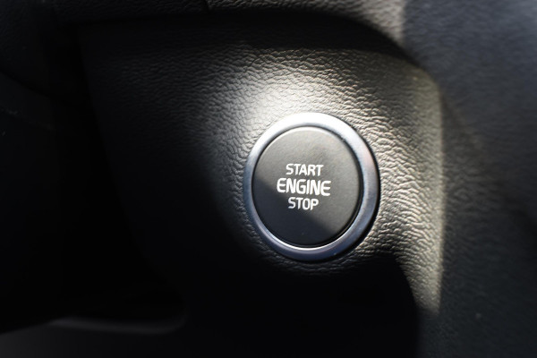 Volvo XC40 T5 262PK Automaat Recharge Ultimate Dark / Adaptieve Cruisecontrol / Elektr. schuifdak / Leer / Stoelverwarming / Stuurverwarming / Elektrische Stoelen / Trekhaak / Elektr. achterklep / Harman Kardon / 360 graden camera