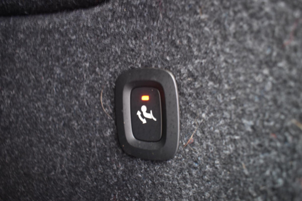 Volvo XC40 T5 262PK Automaat Recharge Ultimate Dark / Adaptieve Cruisecontrol / Elektr. schuifdak / Leer / Stoelverwarming / Stuurverwarming / Elektrische Stoelen / Trekhaak / Elektr. achterklep / Harman Kardon / 360 graden camera