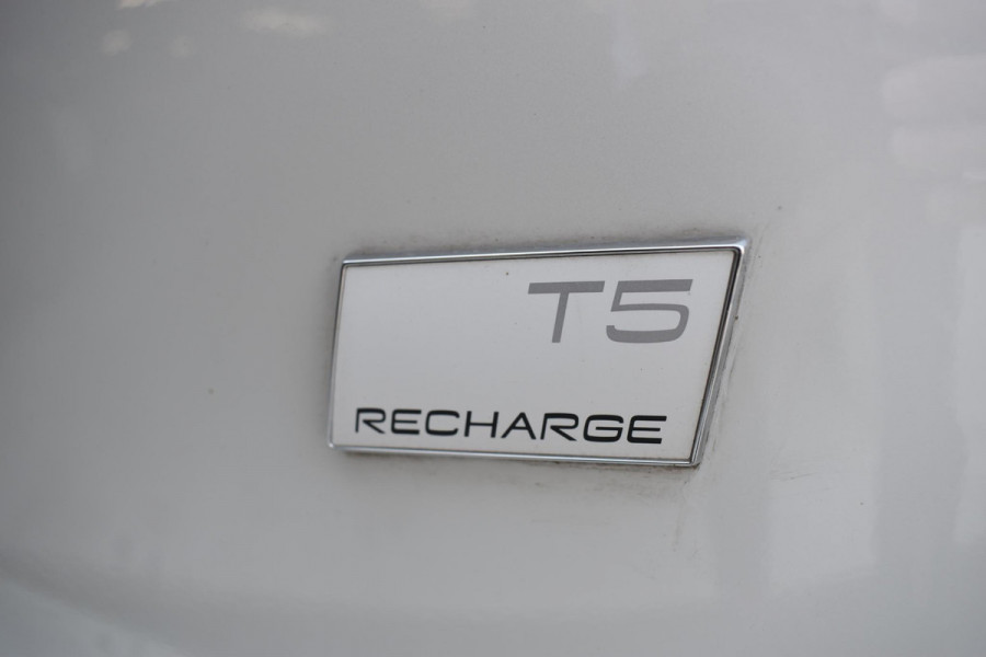 Volvo XC40 T5 262PK Automaat Recharge Ultimate Dark / Adaptieve Cruisecontrol / Elektr. schuifdak / Leer / Stoelverwarming / Stuurverwarming / Elektrische Stoelen / Trekhaak / Elektr. achterklep / Harman Kardon / 360 graden camera
