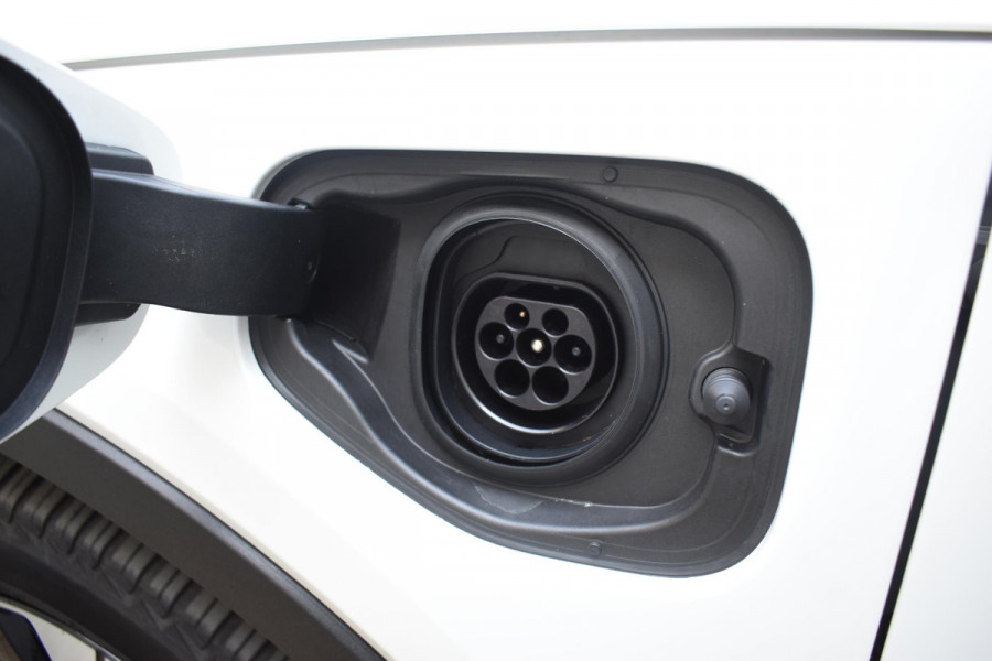 Volvo XC40 T5 262PK Automaat Recharge Ultimate Dark / Adaptieve Cruisecontrol / Elektr. schuifdak / Leer / Stoelverwarming / Stuurverwarming / Elektrische Stoelen / Trekhaak / Elektr. achterklep / Harman Kardon / 360 graden camera