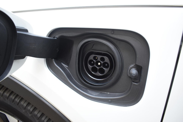 Volvo XC40 T5 262PK Automaat Recharge Ultimate Dark / Adaptieve Cruisecontrol / Elektr. schuifdak / Leer / Stoelverwarming / Stuurverwarming / Elektrische Stoelen / Trekhaak / Elektr. achterklep / Harman Kardon / 360 graden camera