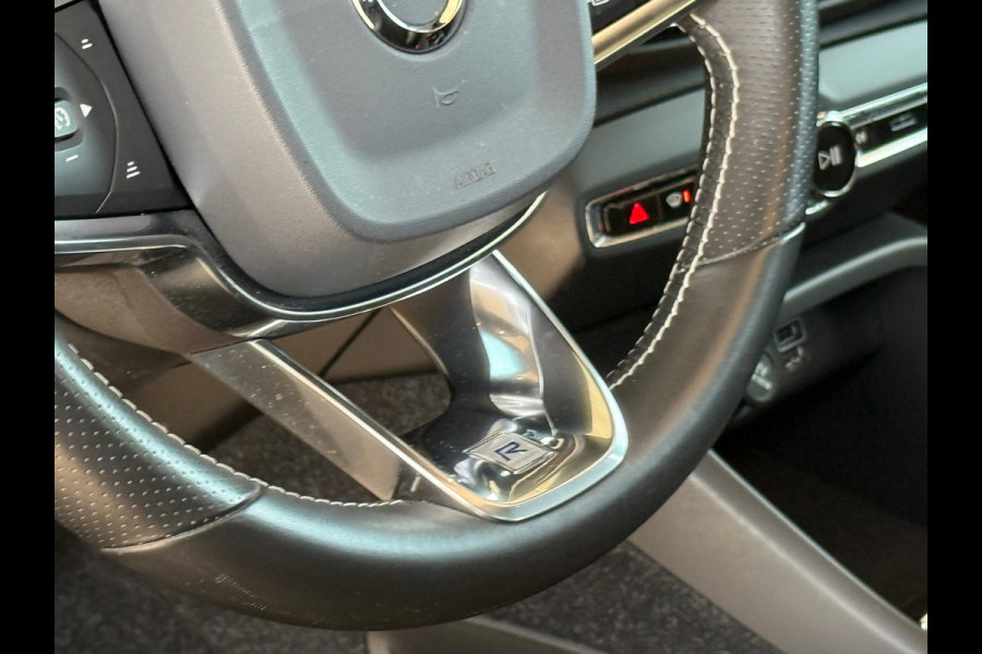 Volvo XC40 1.5 T5 Twin Engine R-Design Adap Cruise|Pano|360c|Trekhaak