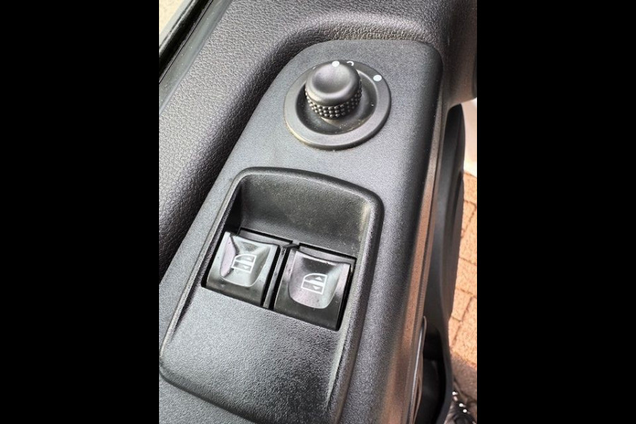 Renault Trafic 2.0 dCi 120 T29 L2 H1 Dubbel Cabine Générique 106.000km 2 Schuifdeuren,Airco,Cruisecontrol,Navigatie