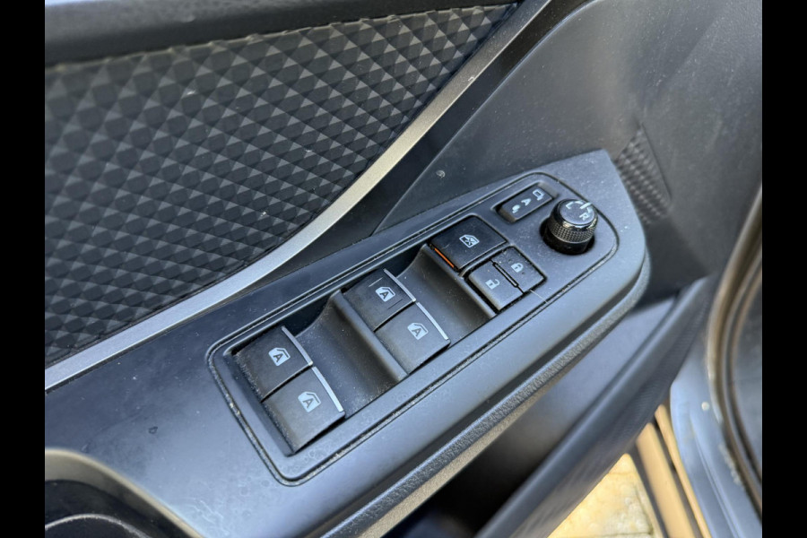 Toyota C-HR 116 PK DYNAMIC URBAN NAVI 1e EIG GARANTIE 6-2028 ! LMV.CLIMA. ADAPTIEF CRUISE CONTROL . KEYLESS ENTRY . ELEKTRISCHE INKLAPBARE SPIEGELS .