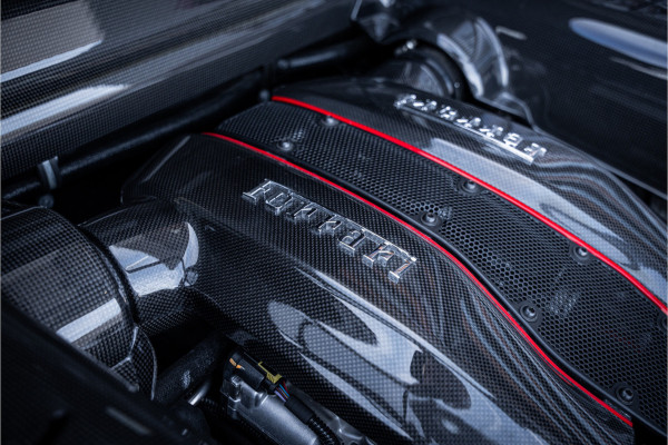 Ferrari 488 3.9 Pista - Lift | Full Carbon Pack | Camera | Dealer O.H.
