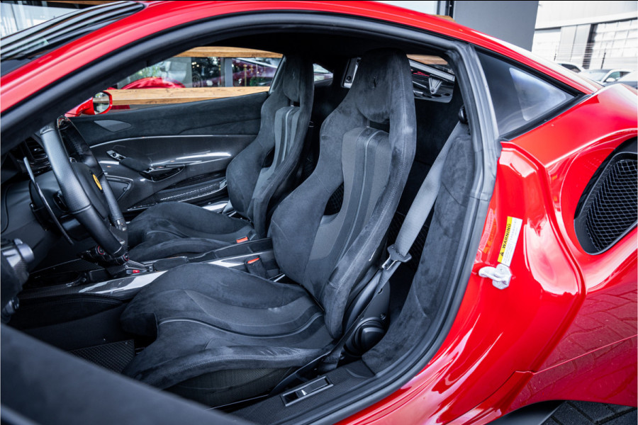 Ferrari 488 3.9 Pista - Lift | Full Carbon Pack | Camera | Dealer O.H.
