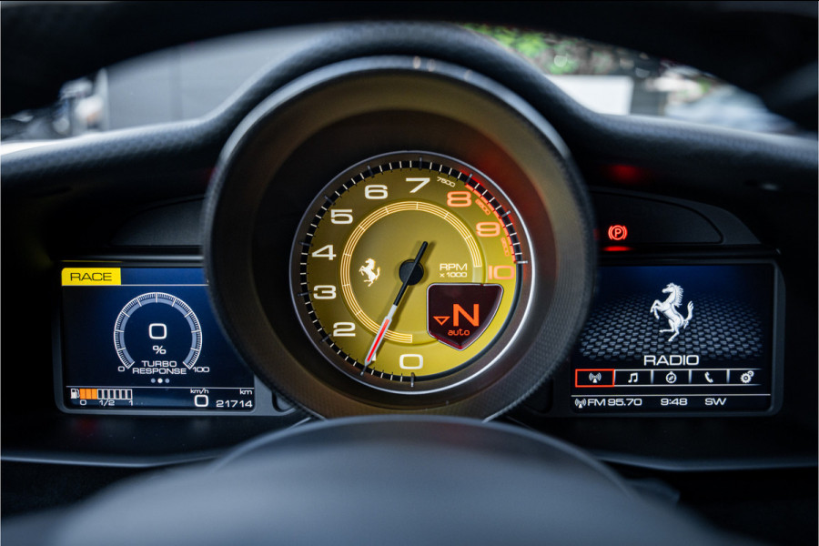 Ferrari 488 3.9 Pista - Lift | Full Carbon Pack | Camera | Dealer O.H.