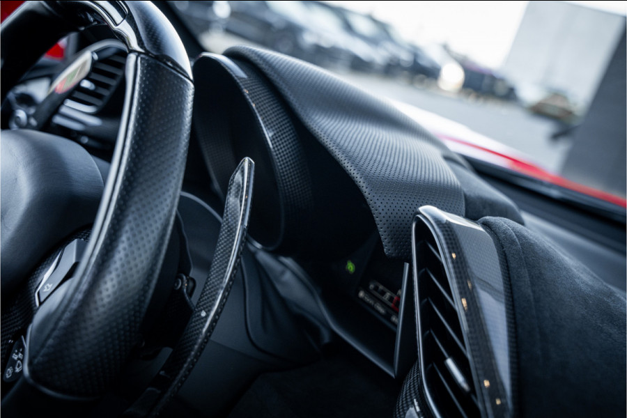 Ferrari 488 3.9 Pista - Lift | Full Carbon Pack | Camera | Dealer O.H.