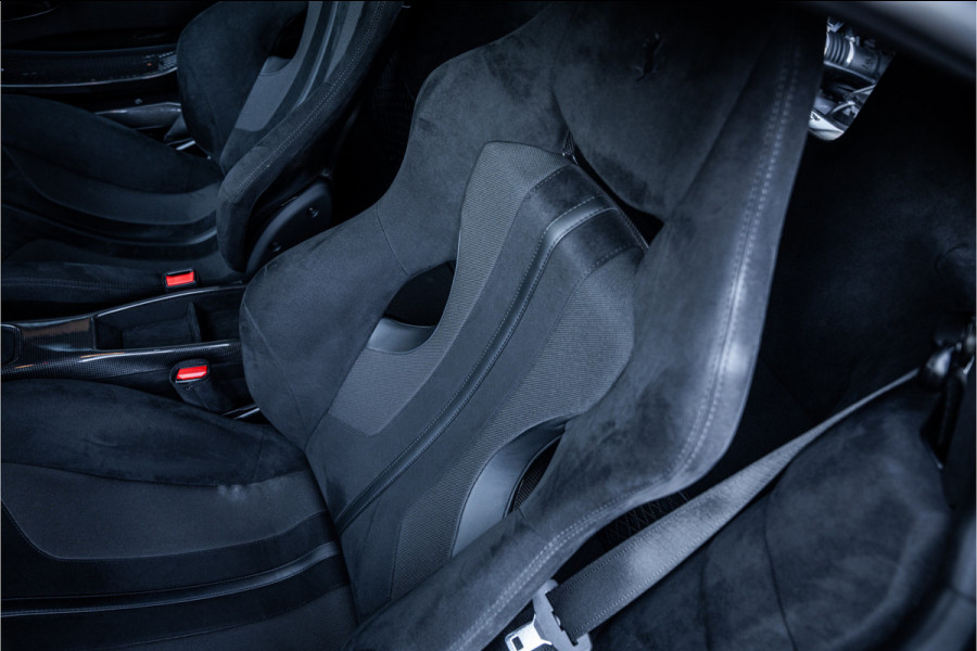 Ferrari 488 3.9 Pista - Lift | Full Carbon Pack | Camera | Dealer O.H.