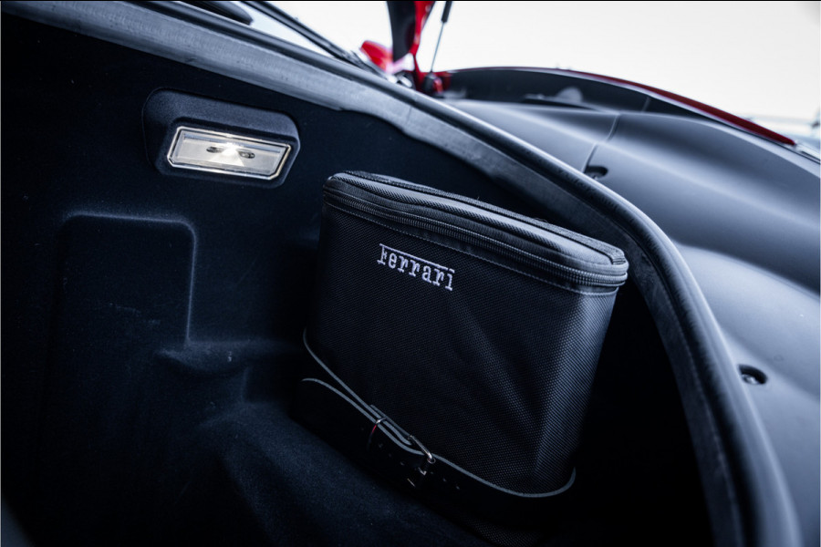 Ferrari 488 3.9 Pista - Lift | Full Carbon Pack | Camera | Dealer O.H.