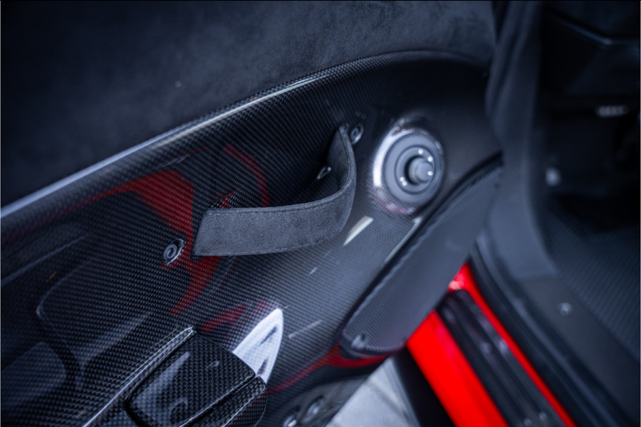 Ferrari 488 3.9 Pista - Lift | Full Carbon Pack | Camera | Dealer O.H.