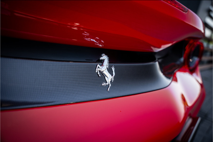 Ferrari 488 3.9 Pista - Lift | Full Carbon Pack | Camera | Dealer O.H.