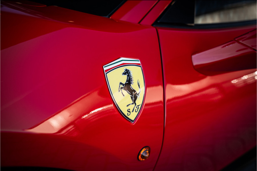 Ferrari 488 3.9 Pista - Lift | Full Carbon Pack | Camera | Dealer O.H.